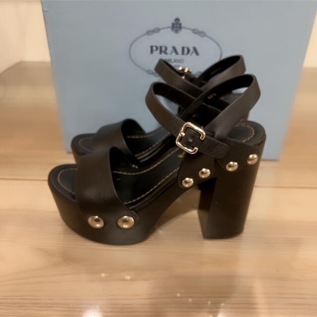 PRADA(プラダ)のPRADA 大人気 サンダル 百々千晴 36 レディースの靴/シューズ(サンダル)の商品写真