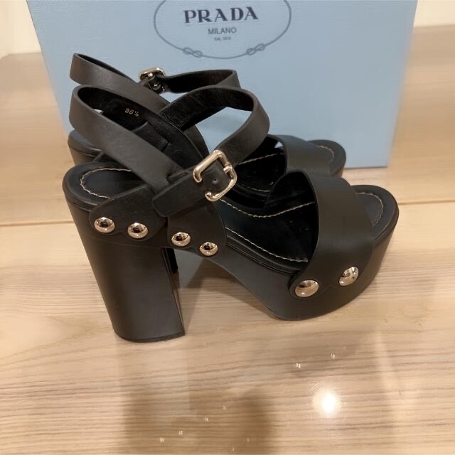 PRADA(プラダ)のPRADA 大人気 サンダル 百々千晴 36 レディースの靴/シューズ(サンダル)の商品写真