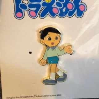 ショウガクカン(小学館)の未使用品★ドラえもん★出来杉くん★ピンバッジ★ピンズ(バッジ/ピンバッジ)