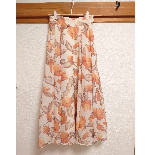 JILL by JILLSTUART(ジルバイジルスチュアート)のシアーアートフラワースカート オレンジ色 レディースのスカート(ロングスカート)の商品写真