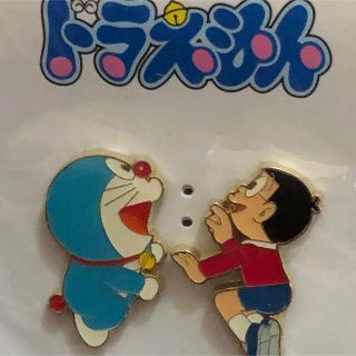 ショウガクカン(小学館)の未使用品★ドラえもん★ドラえもんとのび太★ピンバッジ★ピンズ(バッジ/ピンバッジ)