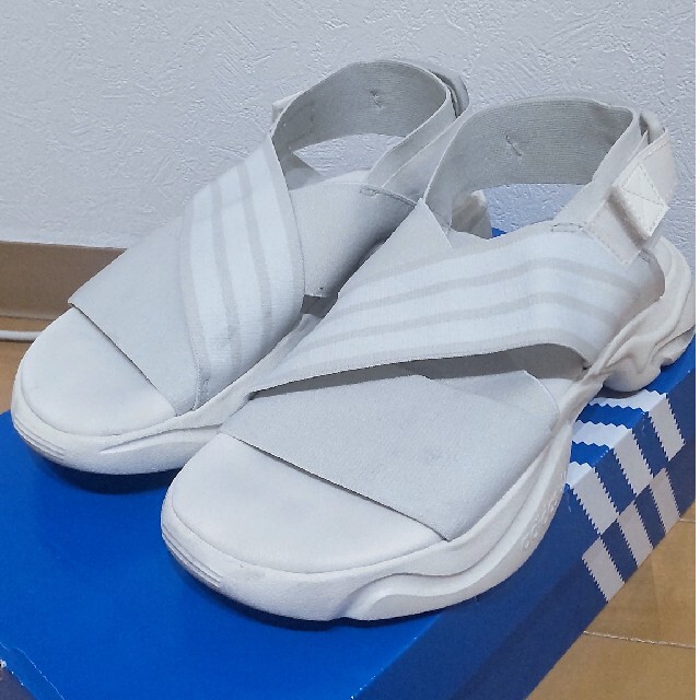 adidas(アディダス)のadidas エミ【emmi】マグマ サンダル [Magmur Sandals レディースの靴/シューズ(サンダル)の商品写真