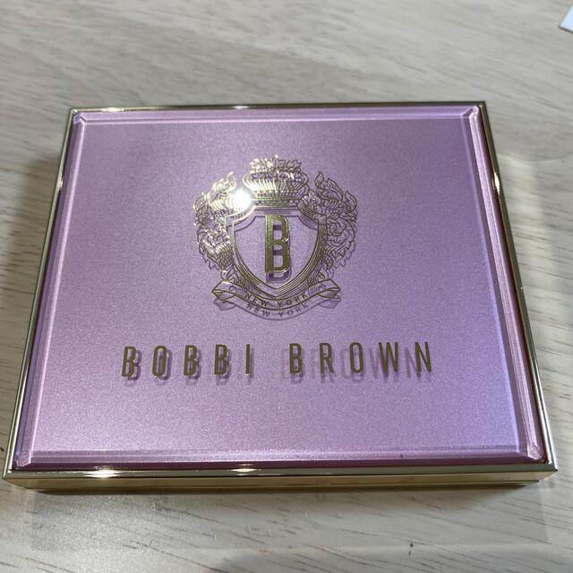 BOBBI BROWN(ボビイブラウン)の【未使用・限定品】ピンクグロウリュクスアイシャドウパレット　ボビイブラウン コスメ/美容のベースメイク/化粧品(アイシャドウ)の商品写真