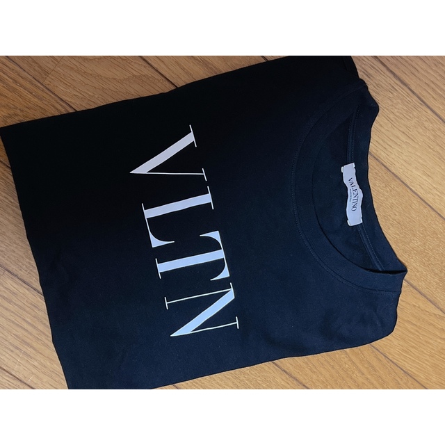 VALENTINO(ヴァレンティノ)のバレンティノ　Tシャツ　VALENTINO レディースのトップス(Tシャツ(半袖/袖なし))の商品写真