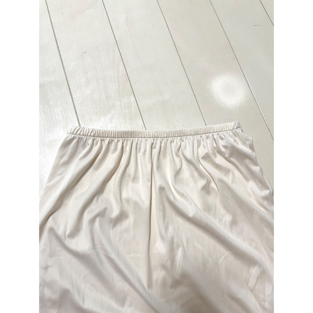 Lily Brown(リリーブラウン)の【新品未使用】LILY BROWN 光沢シアースカート ホワイト レディースのスカート(ロングスカート)の商品写真