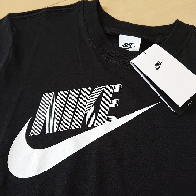 NIKE(ナイキ)の新品 NIKE ガールズ 140 Tシャツ ナイキ キッズ/ベビー/マタニティのキッズ服女の子用(90cm~)(Tシャツ/カットソー)の商品写真