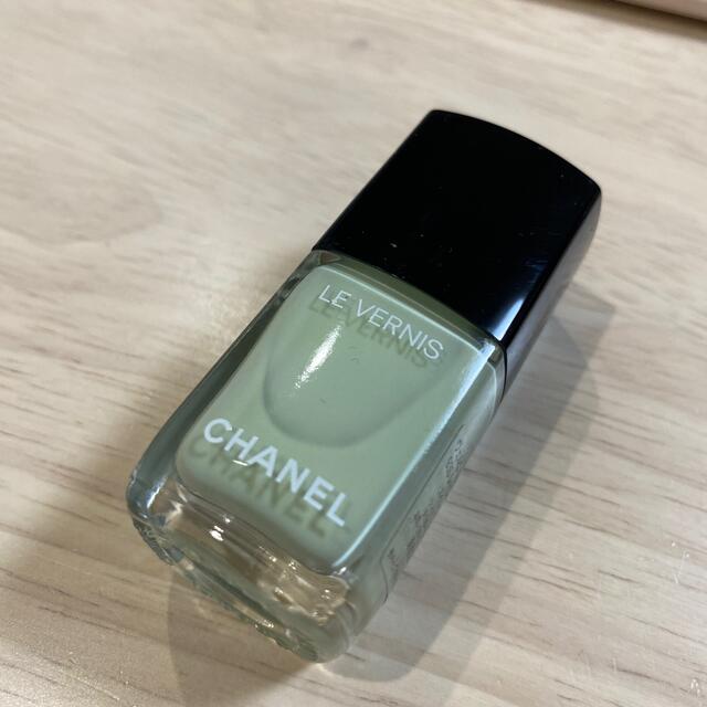 CHANEL(シャネル)の未使用 CHANEL ネイルエナメル ヴェルニロングトゥニュ  シーシーグリーン コスメ/美容のネイル(マニキュア)の商品写真