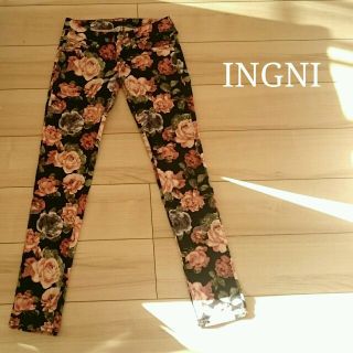 イング(INGNI)のお値下げ【美品】INGNI♡花柄パンツ(カジュアルパンツ)