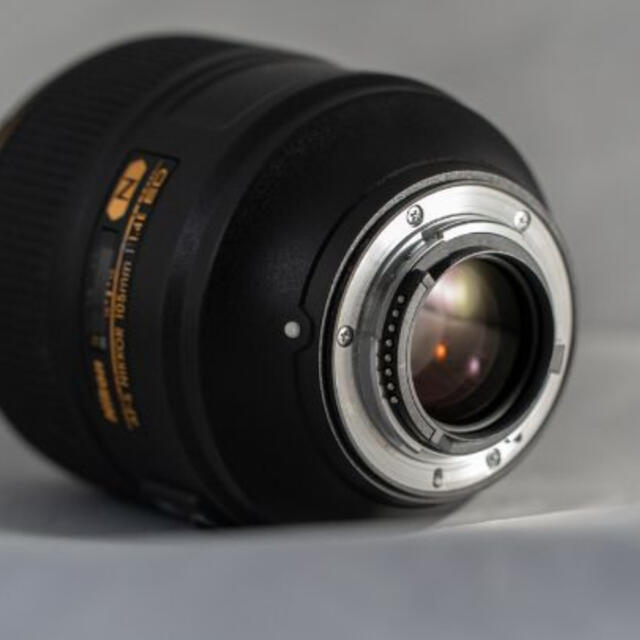 Nikon(ニコン)の(美品)AF-S NIKKOR 105mm f/1.4E ED スマホ/家電/カメラのカメラ(レンズ(単焦点))の商品写真