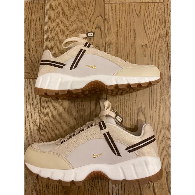 NIKE(ナイキ)のJacquemus × Nike WMNS Air Humara LX レディースの靴/シューズ(スニーカー)の商品写真