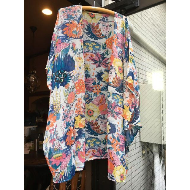 ＃夏〜✨Ｓ～ＸＬ✨大人気～(^^♪カラフル エスニック 総花柄✨ハーフ丈 ガウン レディースのトップス(カーディガン)の商品写真