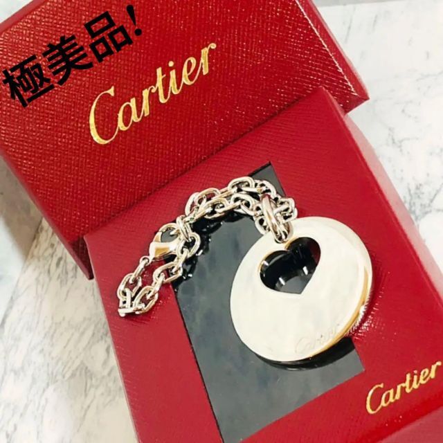 ファッション小物極美品！Cartier ロゴ  ラウンド  チャーム  キーホルダー
