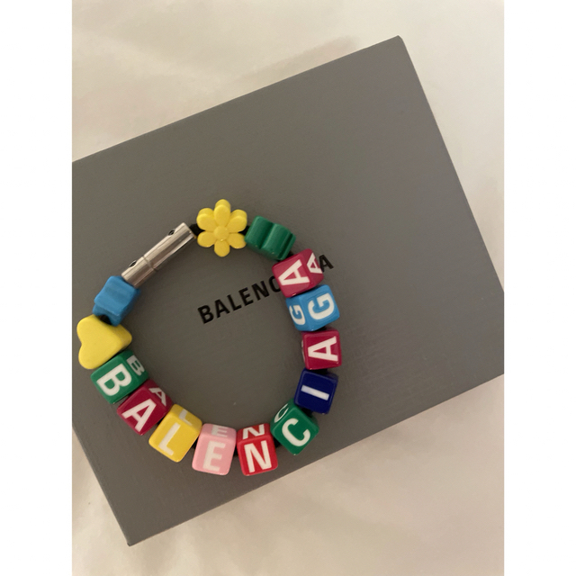 Balenciaga(バレンシアガ)のBALENCIAGA / バレンシアガ TOY BRACELET 仲里依紗 レディースのアクセサリー(ブレスレット/バングル)の商品写真