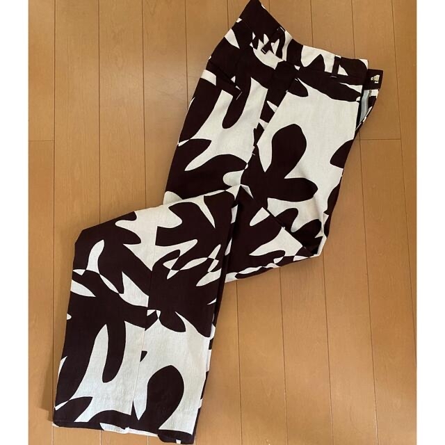 6 (ROKU)(ロク)の＜6(ROKU)＞LEAF PRINT PANTS レディースのパンツ(その他)の商品写真