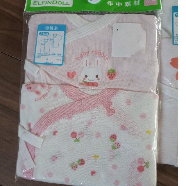 西松屋(ニシマツヤ)の新生児　短肌着　50-60 女の子　新品　６枚セット キッズ/ベビー/マタニティのベビー服(~85cm)(肌着/下着)の商品写真