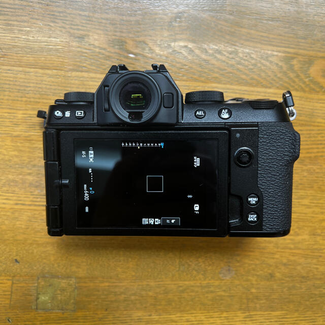 富士フイルム(フジフイルム)のfujifilm X-S10 本体のみ スマホ/家電/カメラのカメラ(ミラーレス一眼)の商品写真