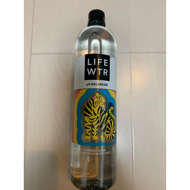 ライフウォーター　LIFE WTR LIFEWATER  1000ml ボトル スポーツ/アウトドアのアウトドア(登山用品)の商品写真