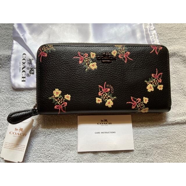 COACH(コーチ)の★さと様専用です🌷コーチ・長財布★黒お花柄素敵★未使用 レディースのファッション小物(財布)の商品写真