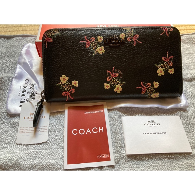 COACH(コーチ)の★さと様専用です🌷コーチ・長財布★黒お花柄素敵★未使用 レディースのファッション小物(財布)の商品写真