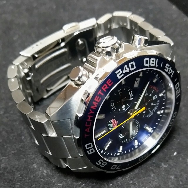 TAG Heuer(タグホイヤー)のタグホイヤー  フォーミュラ１ クロノグラフ  レッドブル レーシングリミテッド メンズの時計(腕時計(アナログ))の商品写真