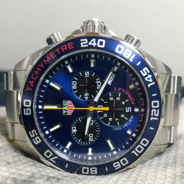 TAG Heuer(タグホイヤー)のタグホイヤー  フォーミュラ１ クロノグラフ  レッドブル レーシングリミテッド メンズの時計(腕時計(アナログ))の商品写真