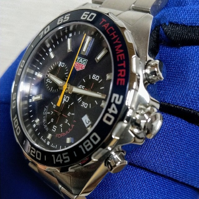 TAG Heuer(タグホイヤー)のタグホイヤー  フォーミュラ１ クロノグラフ  レッドブル レーシングリミテッド メンズの時計(腕時計(アナログ))の商品写真