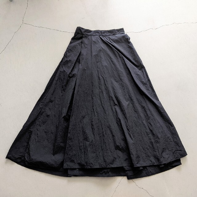 ATON(エイトン)のATON/ HAND DYE TUCK FLARED SKIRT レディースのスカート(ロングスカート)の商品写真