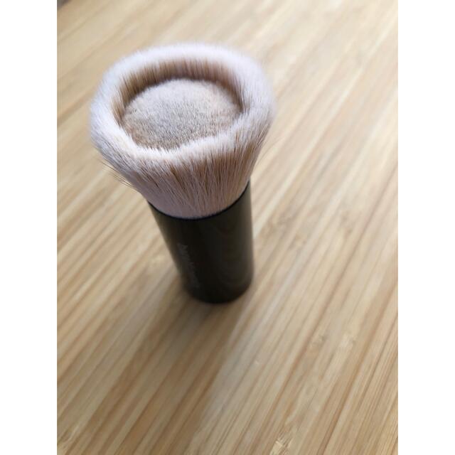 bareMinerals(ベアミネラル)のベアミネラル　ビューティフルフィニッシュブラシ コスメ/美容のメイク道具/ケアグッズ(チーク/フェイスブラシ)の商品写真