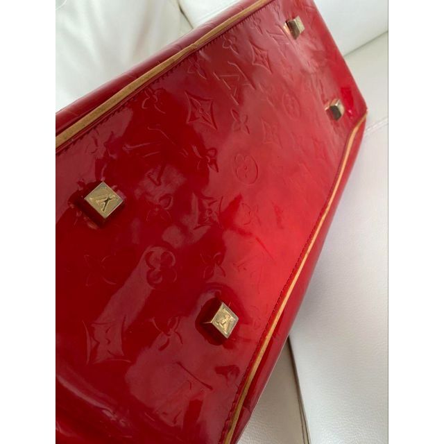 LOUIS VUITTON ルイヴィトン ヴェルニ サットン ショルダーバッグ赤