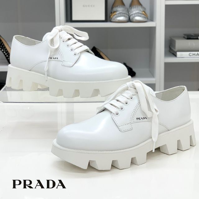 (未使用品)PRADA プラダ　未使用　スニーカー シューズ 靴 期間限定割引中