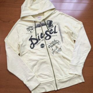 ディーゼル(DIESEL)の美品 DIESEL ジップアップパーカー フード付 DIESELロゴ入(パーカー)