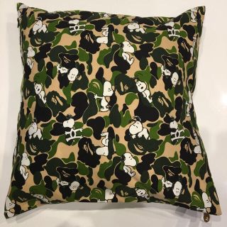 アベイシングエイプ(A BATHING APE)のクッション スヌーピー × APE 45角 迷彩(クッション)