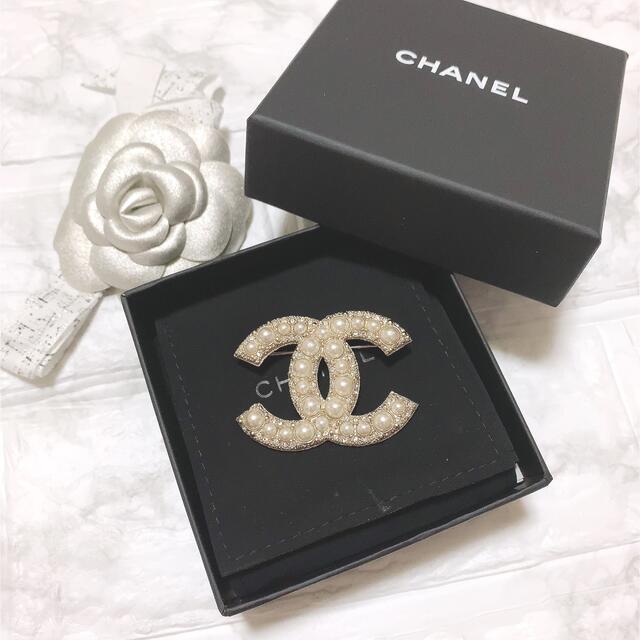 CHANEL パールブローチ 女性が喜ぶ♪ 23460円 www.gold-and-wood.com