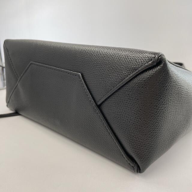 celine(セリーヌ)のセリーヌ　CELINE バーティカル　カバ　スモール　ブラック レディースのバッグ(ショルダーバッグ)の商品写真