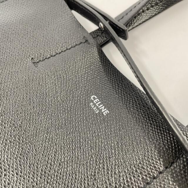 celine(セリーヌ)のセリーヌ　CELINE バーティカル　カバ　スモール　ブラック レディースのバッグ(ショルダーバッグ)の商品写真