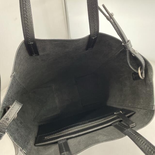 celine(セリーヌ)のセリーヌ　CELINE バーティカル　カバ　スモール　ブラック レディースのバッグ(ショルダーバッグ)の商品写真