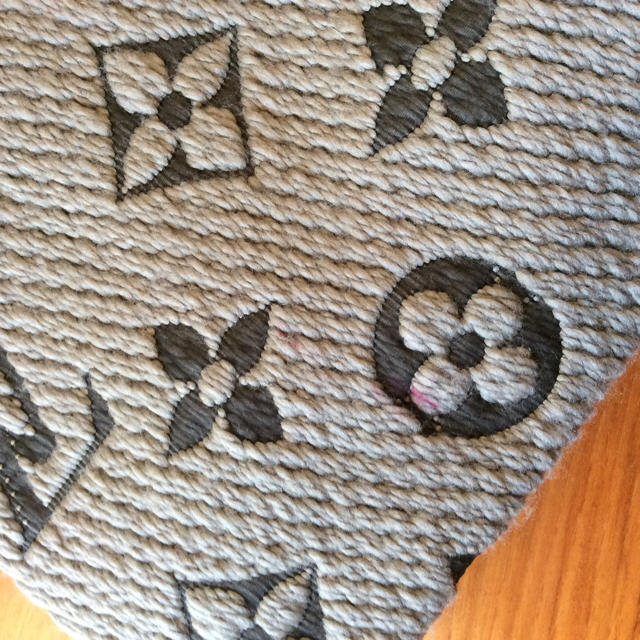 つきみ大幅値下げ中様専用✨LOUIS VUITTON ウール&シルク マフラー つきみ大幅値下げ中様専用✨LOUIS VUITTON ウール&シルク マフラー