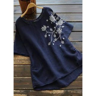 紺半袖トップス　花刺繍(Tシャツ/カットソー(半袖/袖なし))