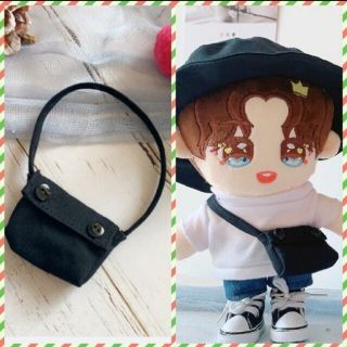 ボウダンショウネンダン(防弾少年団(BTS))の♥️ドール用 斜め掛けバッグ/黒♥️ぬいちゃん ショルダーバッグ BTS(ぬいぐるみ)