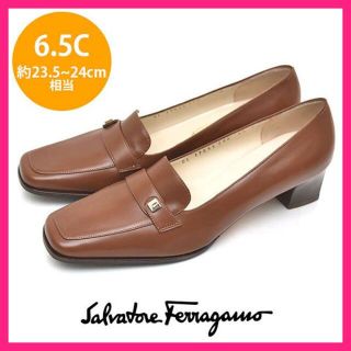 サルヴァトーレフェラガモ(Salvatore Ferragamo)のほぼ新品♪フェラガモ ロゴ ローファー パンプス 6.5C(約23.5-24(ハイヒール/パンプス)