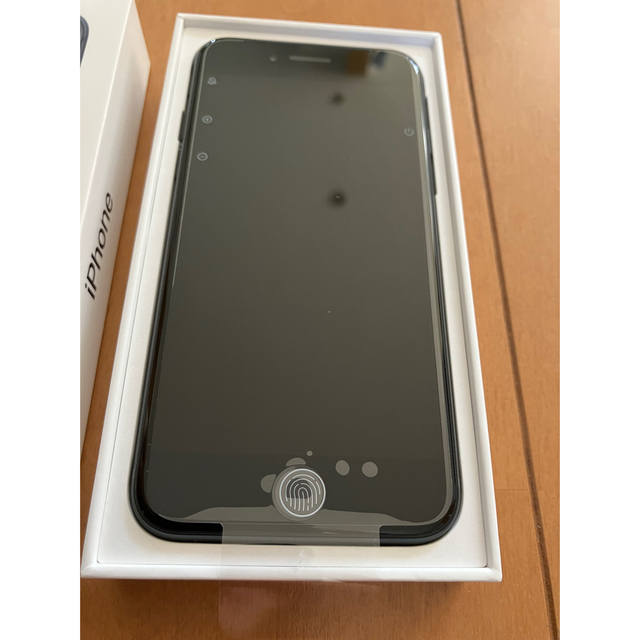 iPhone(アイフォーン)のiPhone SE 第3世代 SE3 128GB  ミッドナイト黒 スマホ/家電/カメラのスマートフォン/携帯電話(スマートフォン本体)の商品写真