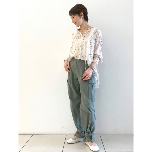 Spick & Span(スピックアンドスパン)のannaさん専用　Spick and Span ランダムドットアネモネブラウス レディースのトップス(シャツ/ブラウス(長袖/七分))の商品写真