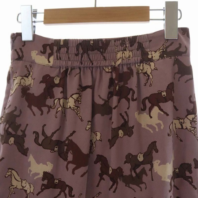Lily Brown(リリーブラウン)のリリーブラウン horse柄ランダムスカートミモレ丈 フレア イレギュラーヘム レディースのスカート(ロングスカート)の商品写真