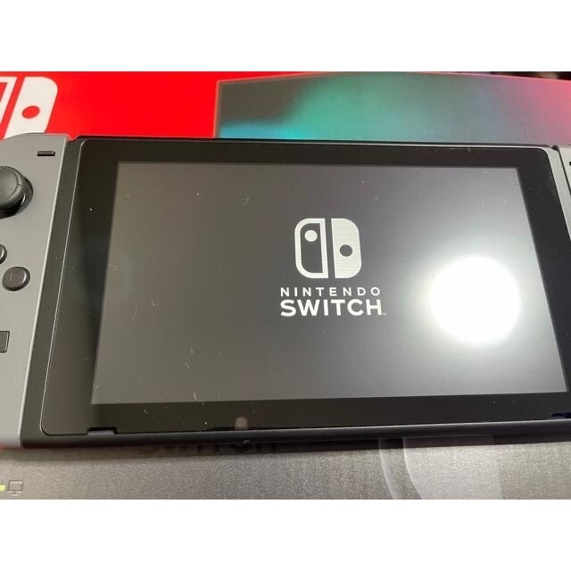 Nintendo Switch(ニンテンドースイッチ)の期間限定】nintendo switch 本体 グレー　美品　即購入可 エンタメ/ホビーのゲームソフト/ゲーム機本体(家庭用ゲーム機本体)の商品写真