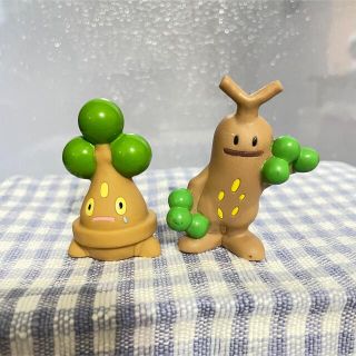 ポケモン(ポケモン)の𓊆 ポケモン指人形 ウソハチ ウソッキー 2点セット𓊇 (ゲームキャラクター)