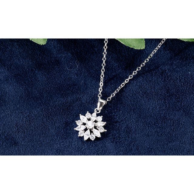 キラキラ●AAA＋高光度ジルコニアダイヤモンド 花柄ネックレス☆シルバー925色 レディースのアクセサリー(ネックレス)の商品写真