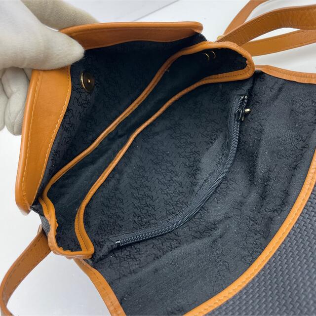 ✨美品✨ イヴサンローラン ショルダーバッグ ゴールド金具 ロゴ刻印 斜め掛け