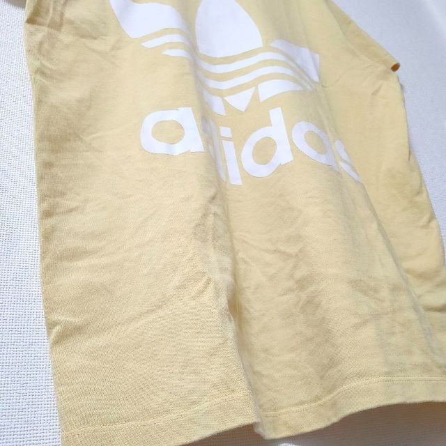 adidas(アディダス)のadidas サンドベージュ 半袖Tシャツ ビッグロゴ アディダス メンズ L メンズのトップス(Tシャツ/カットソー(半袖/袖なし))の商品写真