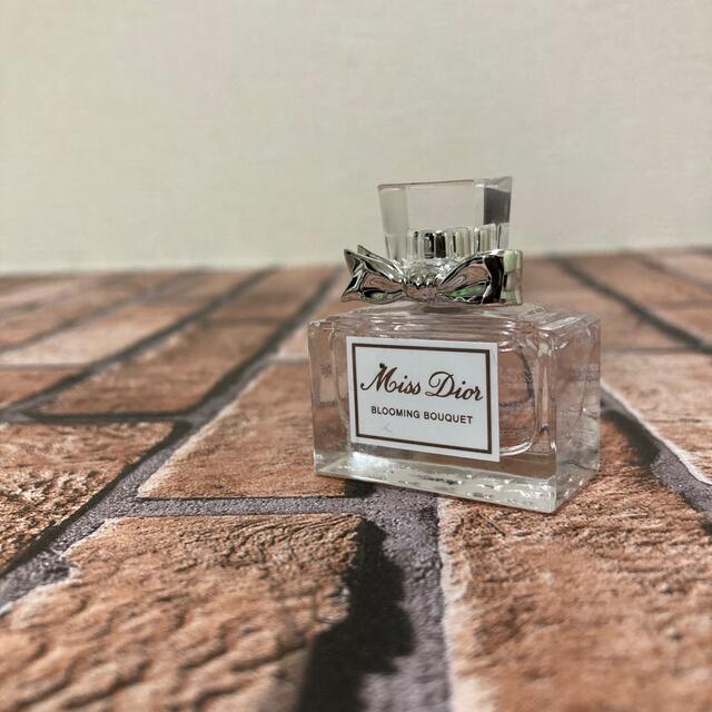 Dior(ディオール)のほぼ未使用　箱なし　ミス ディオール ブルーミング　ブーケ　5ml コスメ/美容の香水(香水(女性用))の商品写真