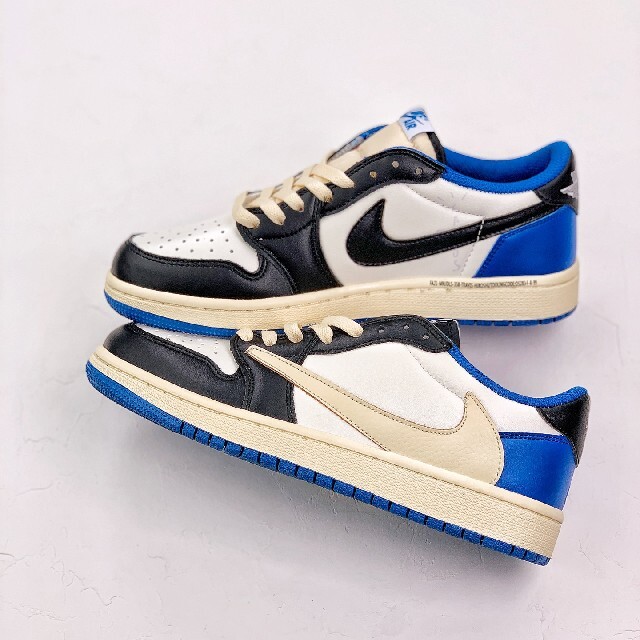 人気最安値 NIKE Travis Scott x Air Jordan 1 low の通販 by Shoes's shop